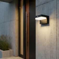 Lámpara de pared solar LED Eleazar de Lindby, negra, con sensor, atenuable