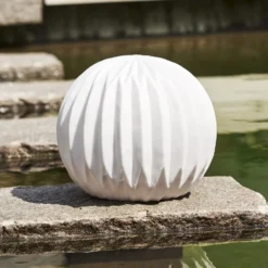 Lámpara de patio LED Sandy, Ø 25,5 cm pila de plástico blanco