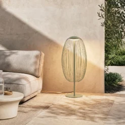 Lámpara de pie LED exterior Lucande Richi, verde, altura 90 cm, IP44