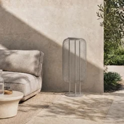 Lámpara de pie LED exterior Lucande Korvyn, gris piedra, 80 cm, IP44