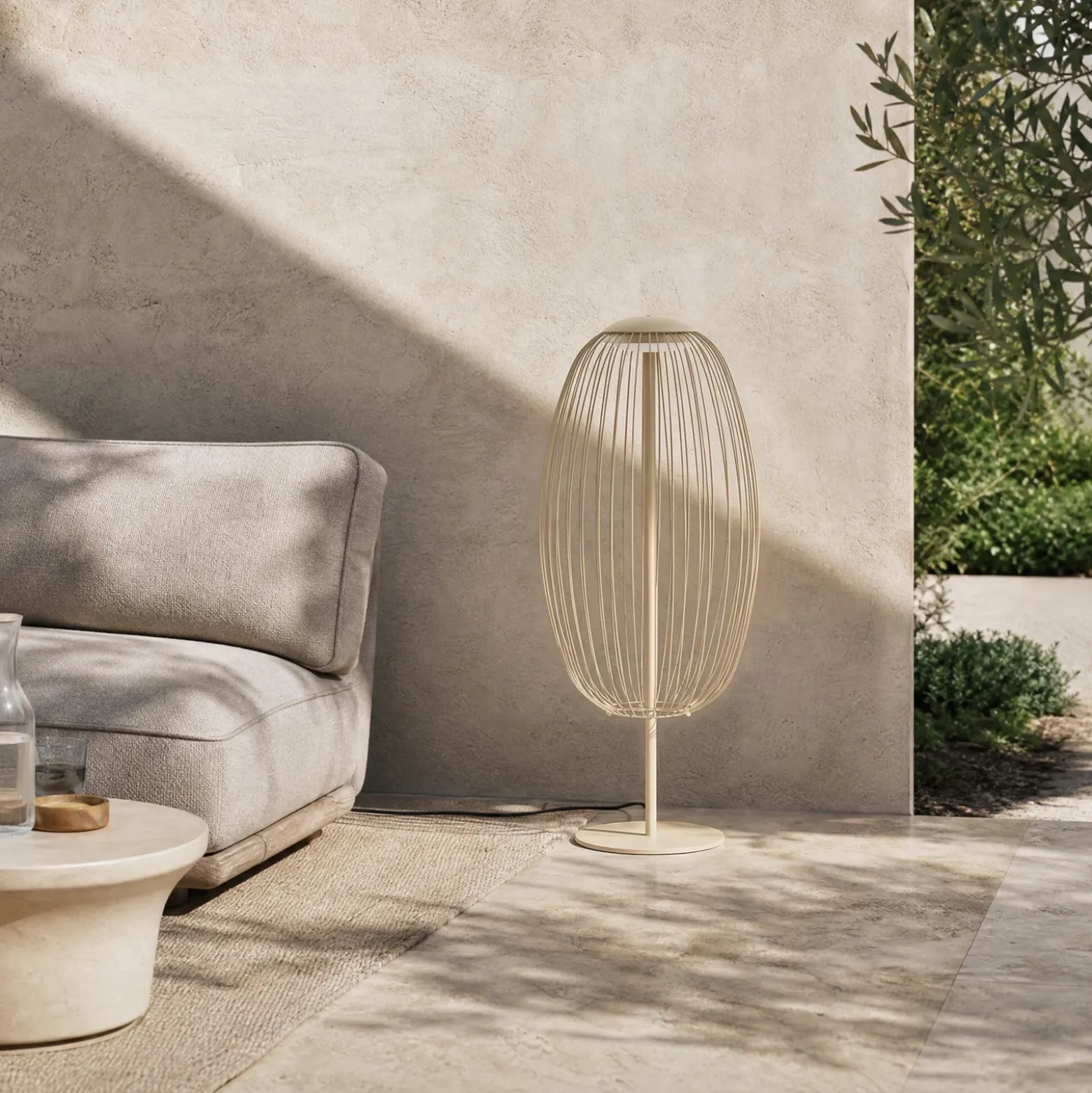 Lámpara de pie LED exterior Lucande Richi, color beige, altura 90 cm, IP44
