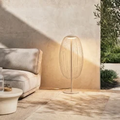 Lámpara de pie LED exterior Lucande Richi, color beige, altura 90 cm, IP44