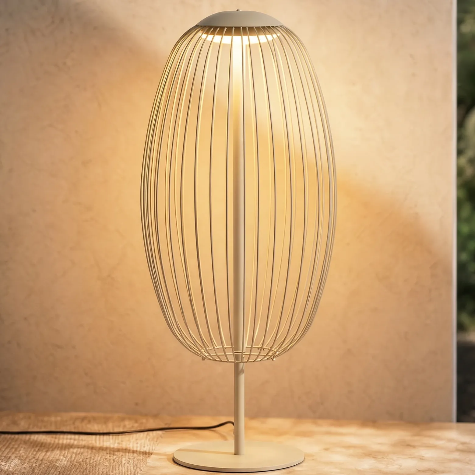 Lámpara de pie LED exterior Lucande Richi, color beige, altura 90 cm, IP44