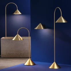 Lámpara de pie LED FRANDSEN Grasp, color latón, altura 72 cm