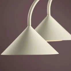 Lámpara de pie LED FRANDSEN Grasp, blanca, altura 72 cm, metal