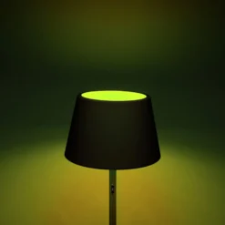 Lámpara de pie LED Pomezia para exterior USB negro