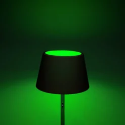 Lámpara de pie LED Pomezia para exterior USB negro