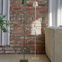 Lámpara de pie LED recargable Nuindie IP54 120 cm redonda USB-C abeto verde