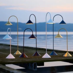 Lámpara de pie recargable LED FRANDSEN Grasp, color petróleo, 72 cm, metal