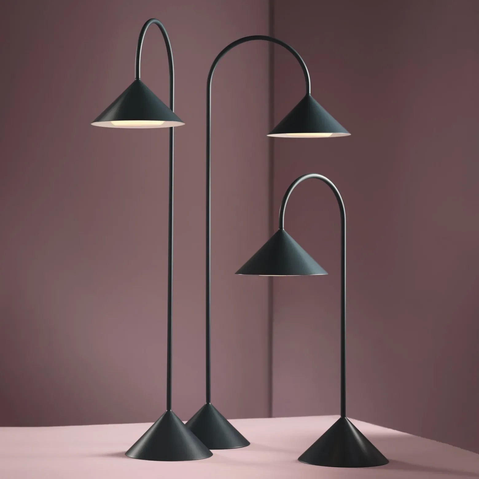 Lámpara de pie recargable LED FRANDSEN Grasp, color petróleo, 72 cm, metal