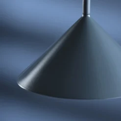 Lámpara de pie recargable LED FRANDSEN Grasp, color petróleo, 72 cm, metal