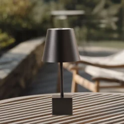 Lámpara de sobremesa Lindby LED recargable Janea CUBE, negra, metal