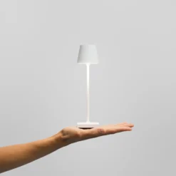 Lámpara de sobremesa recargable LED de bolsillo Nuindie, blanca, IP54, atenuable