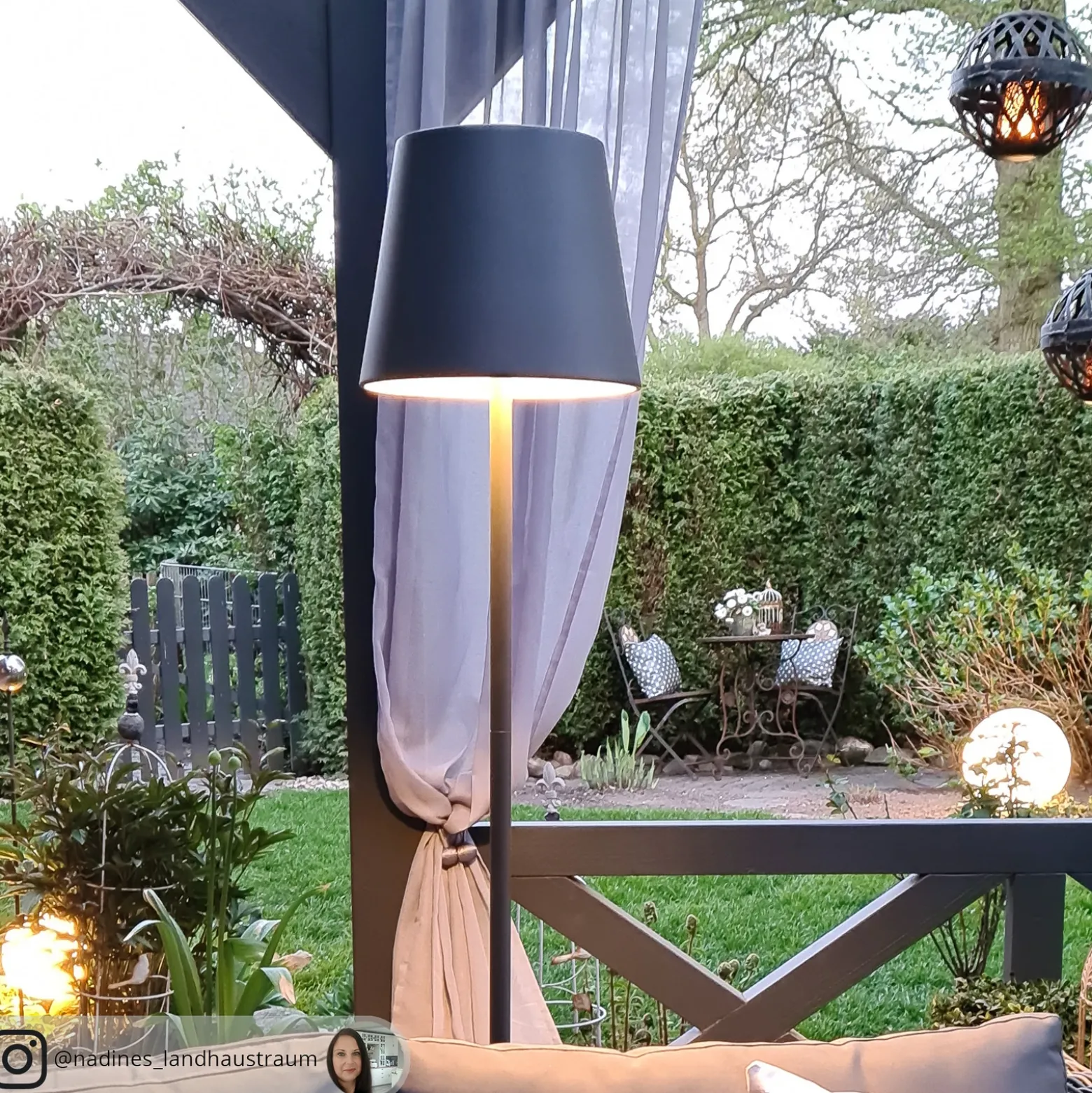 Lámpara de terraza Lucande Andrei, gris, 150cm de altura, IP54, E27