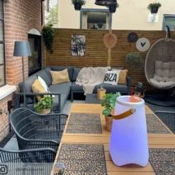 Lámpara de terraza Lucande Andrei, gris, 150cm de altura, IP54, E27
