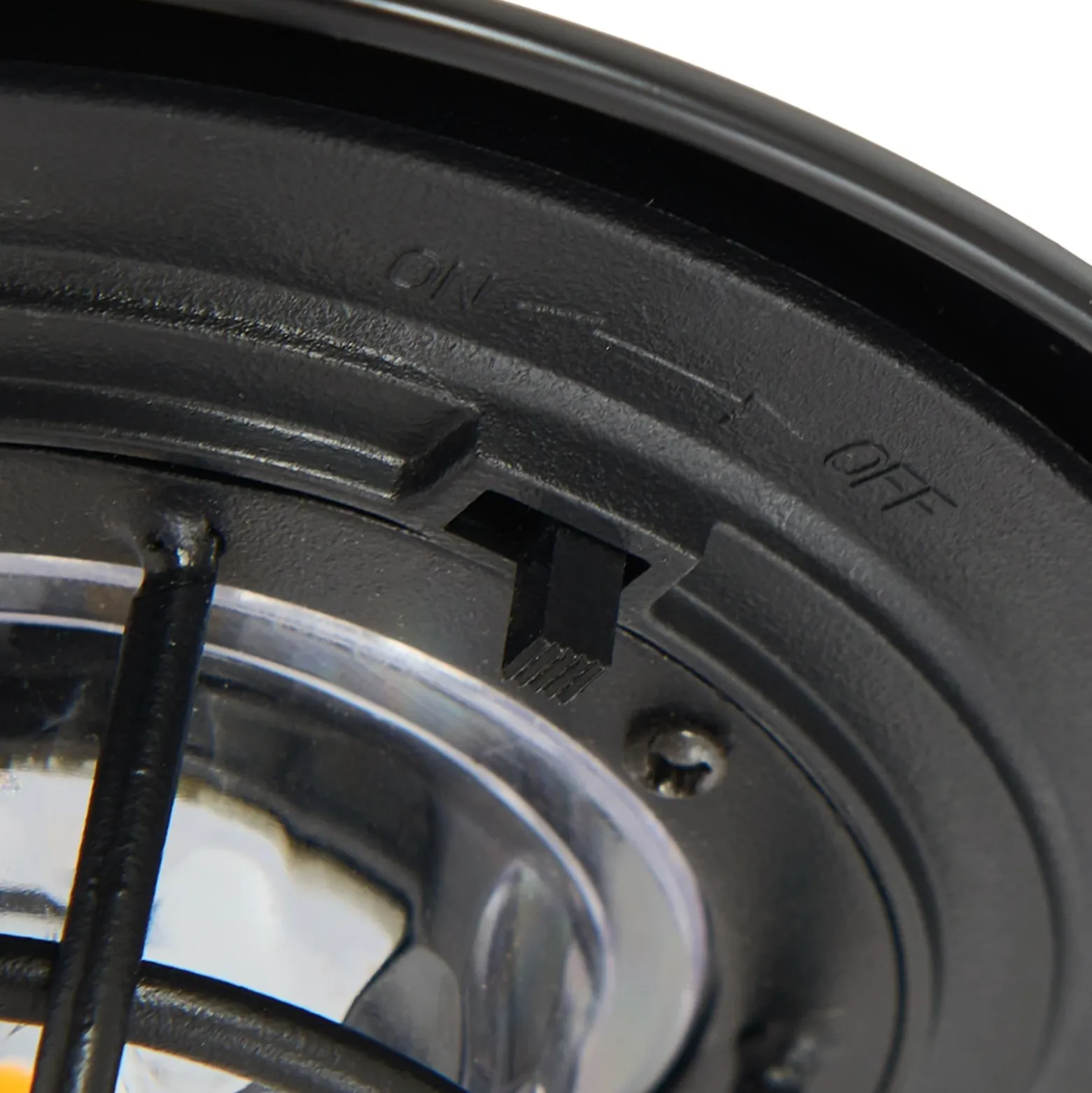 Lámpara exterior LED Lindby Ketil, negra, pica de tierra, batería