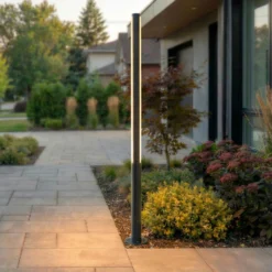Lámpara exterior LED Lynel de Lucande, antracita, altura 200 cm, IP54