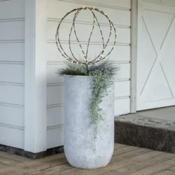Lámpara LED con pica Esfera, Ø 50 cm, pila metálica negra