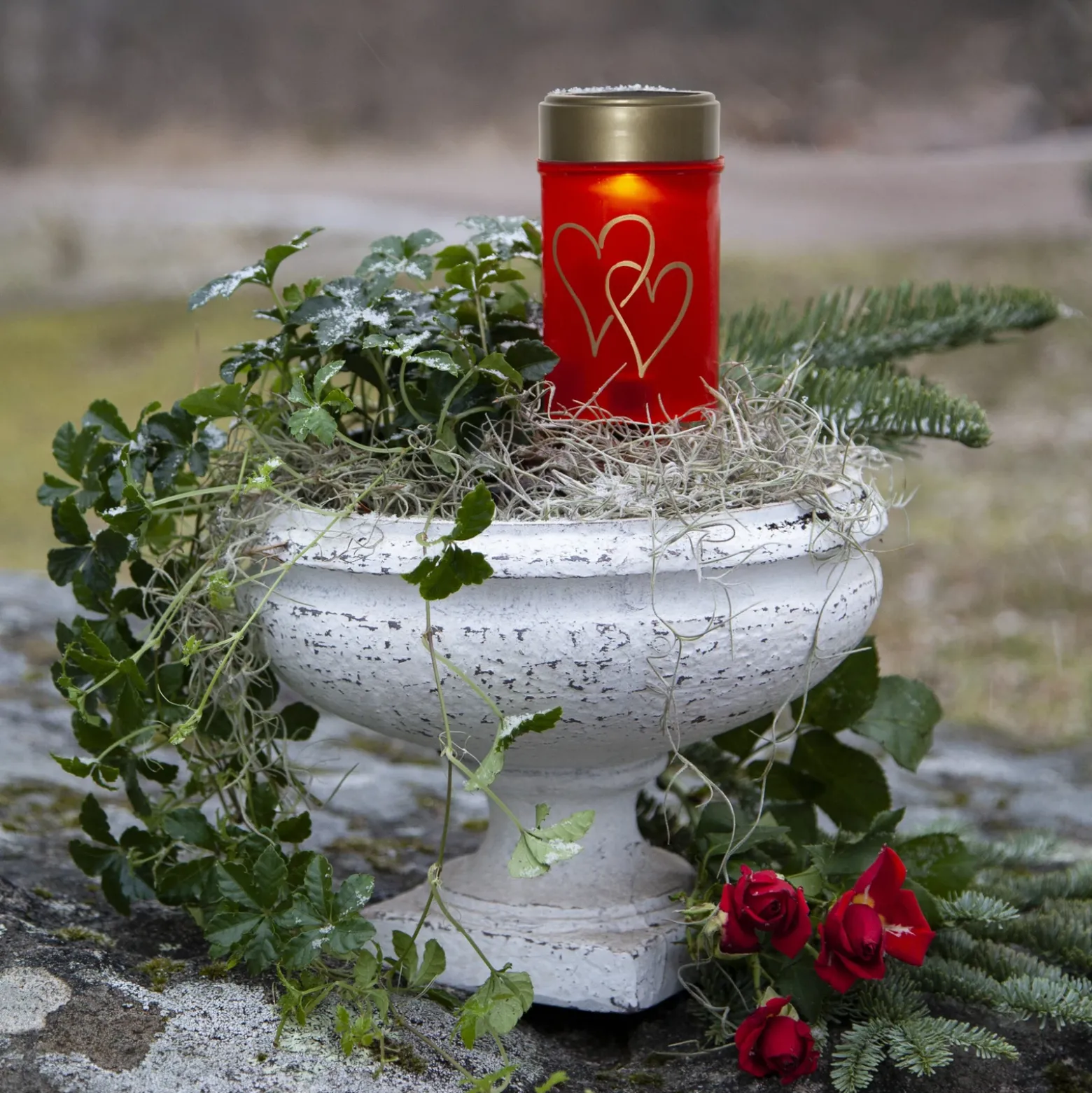 Lámpara LED con pica Hearty, rojo/oro, 12 cm plástico
