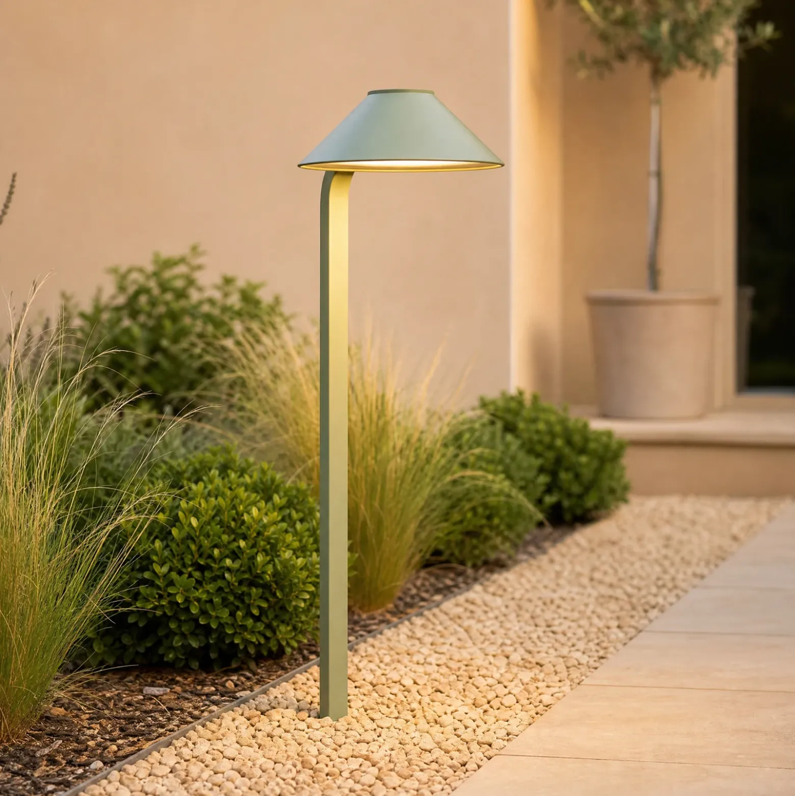 Lámpara LED con pica Lindby Capelo, verde claro, 78 cm, IP65