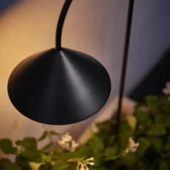 Lámpara LED con pica para clavar en el suelo Grasp de FRANDSEN, negra, altura
