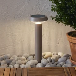 Lámpara LED con pica para el suelo «Casa», color beige, altura 45 cm