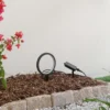 Lámpara LED con pica para el suelo Lindby Syrene, 18 cm, negra, aluminio