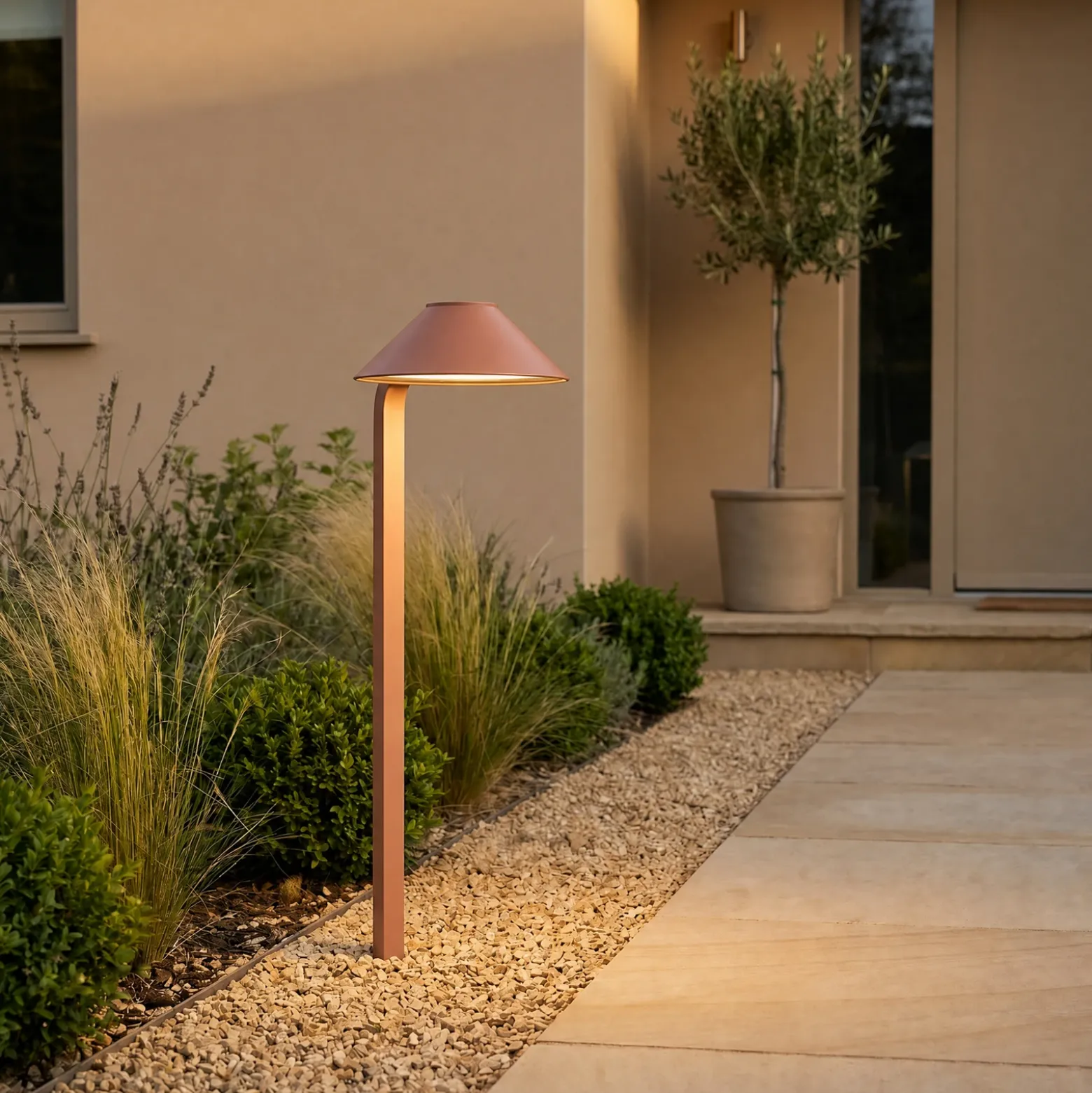 Lámpara LED con pica para jardín Lindby Capelo, color tierra, 78 cm, IP65