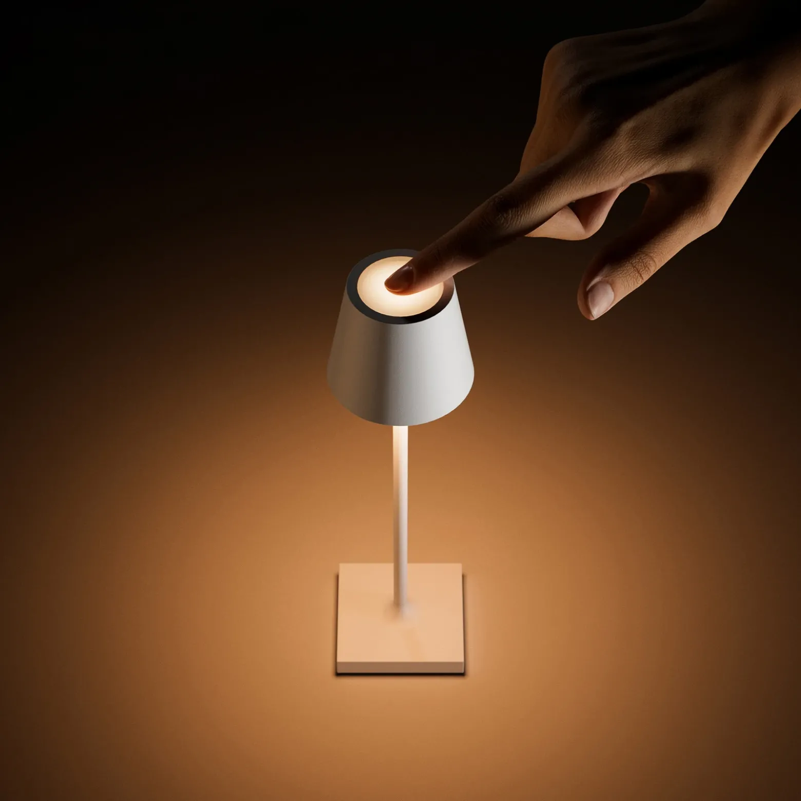 Lámpara LED de mesa con batería Nuindie pocket, azul, IP54, atenuable