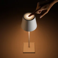 Lámpara LED de mesa con batería recargable Nuindie, USB-C, azul, IP54, atenuable