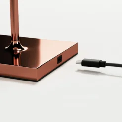 Lámpara LED de mesa recargable Nuindie, USB-C, cobre, IP54, atenuable