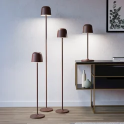 Lámpara LED de terraza con batería Mannera-L, color óxido, altura 140 cm