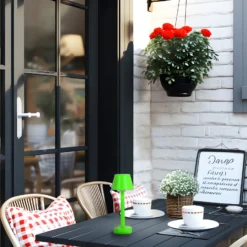 Lámpara LED recargable Lindby Gaja, verde, USB, IP44, RGBW, atenuable