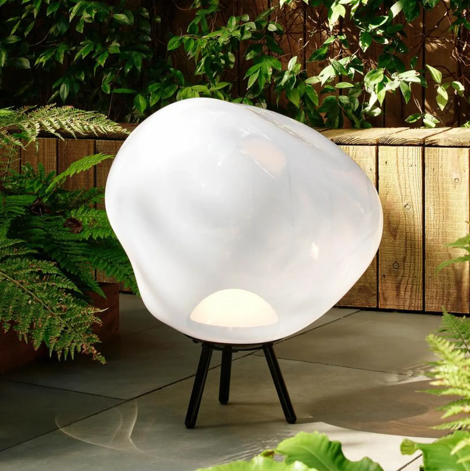 Lámpara LED recargable para terraza Melt grande, ópalo, 57 cm, de Tom Dixon