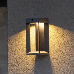 Lámpara LED solar de pared Les Jardins Teckalu, gris/negro