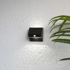 Lámpara LED solar de pared Wally con luz ascendente y downlight