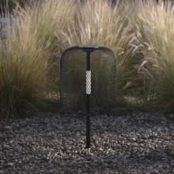 Lámpara LED solar de pie para jardín Faylen de Lucande, negra, IP65