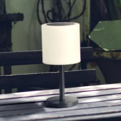 Lámpara LED solar de sobremesa para exteriores Milano Pro, RGBW, control