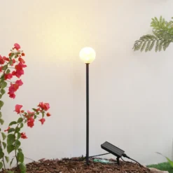 Lámpara LED solar Lindby Brindley, negra, cristal, IP65