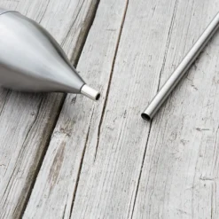 Lámpara LED solar Lindby Jari, altura 122 cm, acero inoxidable, transparente
