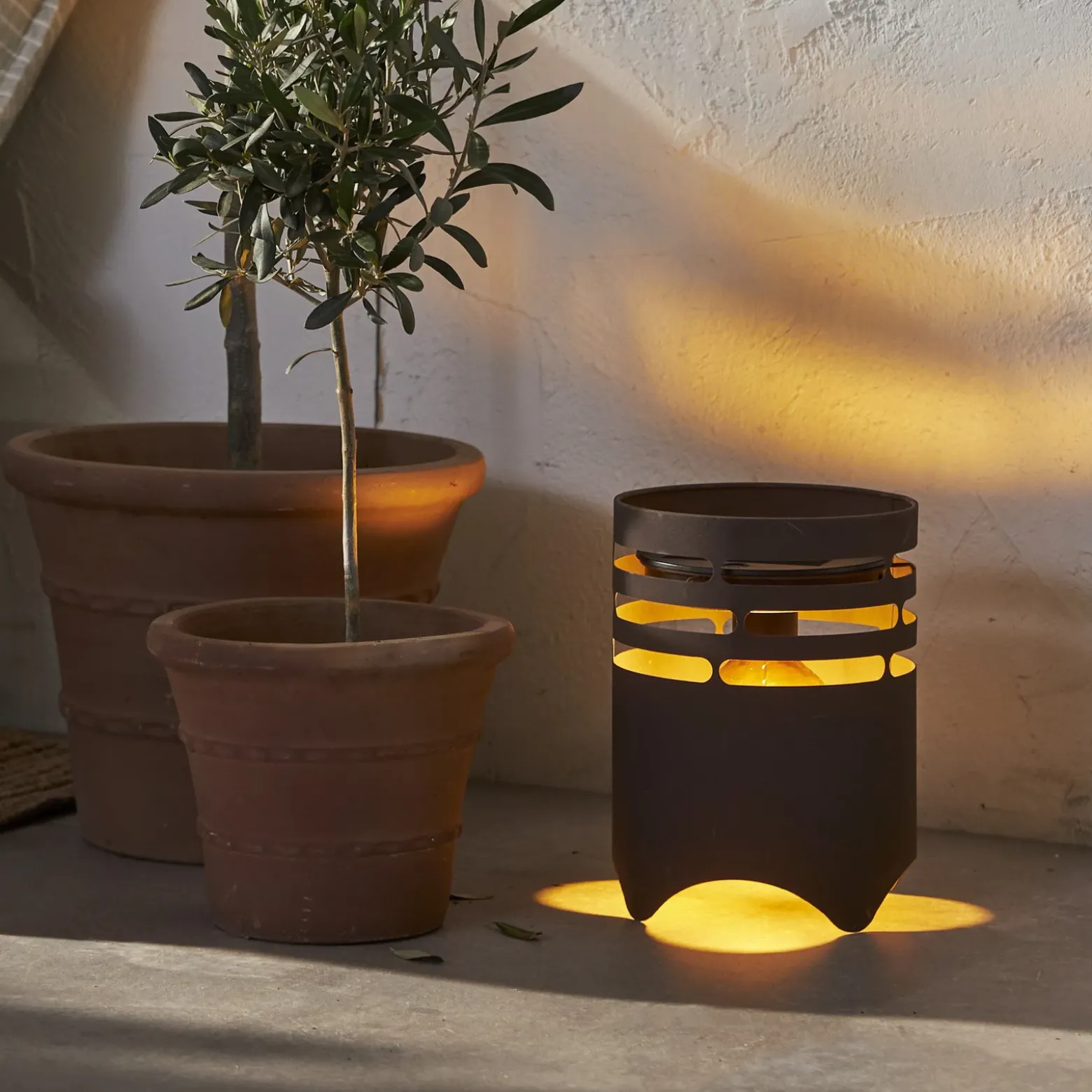 Lámpara LED solar Marron, altura 25 cm, marrón, metal, USB-C