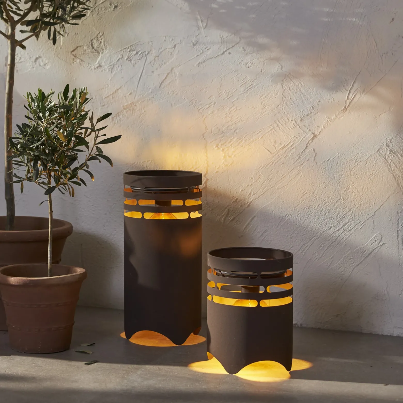 Lámpara LED solar Marron, altura 25 cm, marrón, metal, USB-C