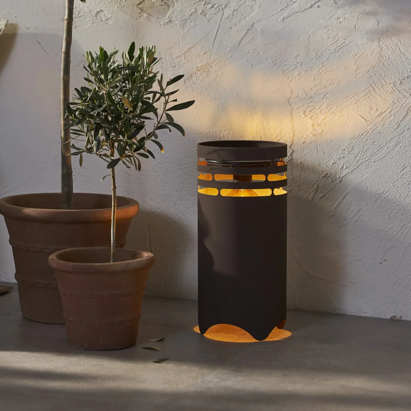 Lámpara LED solar Marron, altura 40 cm, marrón, metal, USB-C