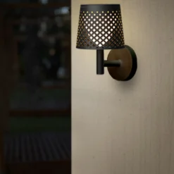 Lámpara LED solar Newgarden Greta, negra