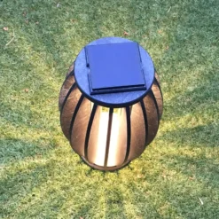 Lámpara LED solar Pastek de madera de teca, sensor