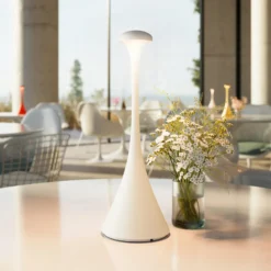 Lámpara mesa LED batería Nudrop IP54, blanco nieve