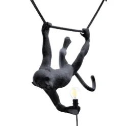 Lámpara SELETTI Monkey, ancho 44 cm, negra, enchufe, IP44