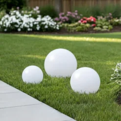 Lámparas LED solares Lago de Lindby, juego de 3, globos, pincho de suelo, blanco