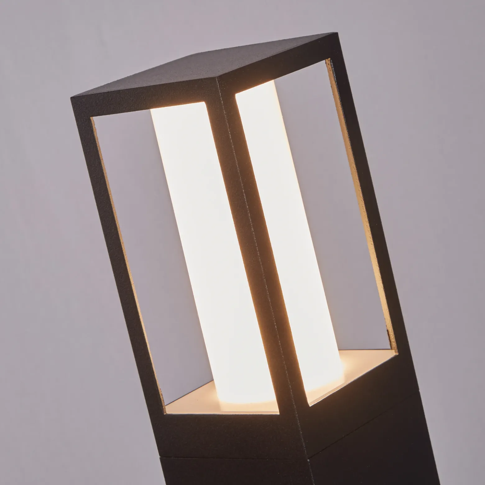 Lámpara sobremuro Avenue, negra, altura 45 cm, metal