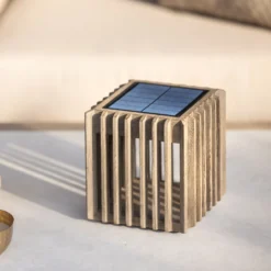 Lámpara solar de sobremesa Verti LED, gris teca, 3.000 K, 300 lm